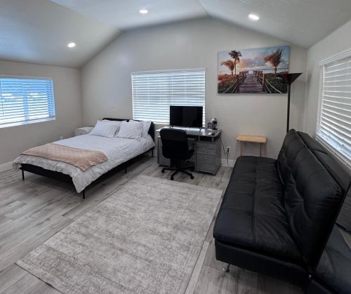 Private Studio, Near DT & Cal Expo, Free Parking in Woodlake