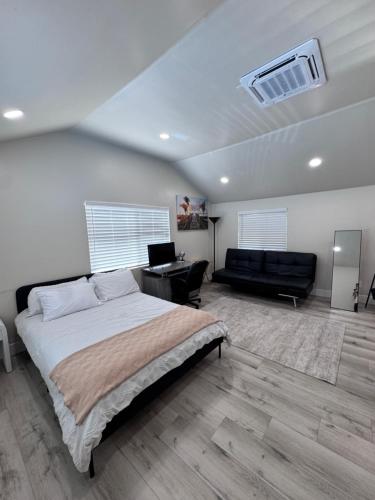 Private Studio, Near DT & Cal Expo, Free Parking in Woodlake