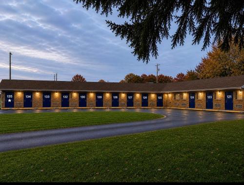 Westgate Manor Motel By OYO Youngstown Austintown in Youngstown, USA