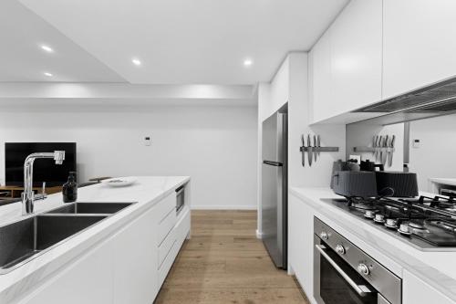 Designer 1-Bed Apartment with Balcony - image 6