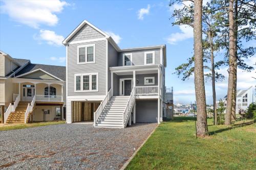 Stacked Deck, Greenbackville