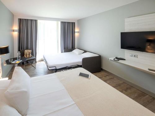 1 double bed, 2 sofa beds