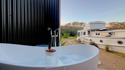 Shipwrecked Oasis Ocean Bay Getaway PL in Fingal