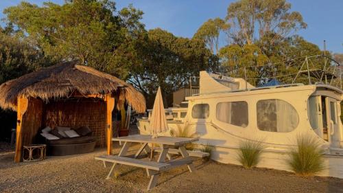 Shipwrecked Oasis Ocean Bay Getaway PL in Fingal