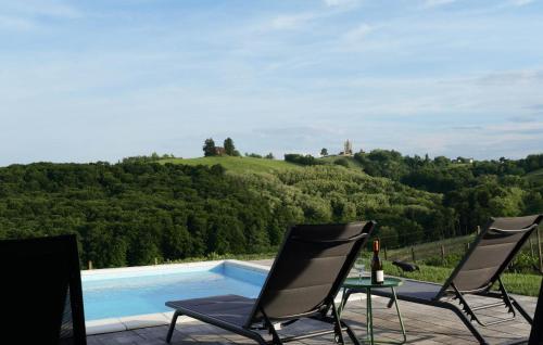 Peldbaseins, Amazing Home In Banfi in Robadje