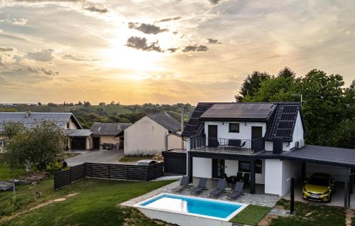 Viesnīcas āriene, Amazing Home In Banfi in Robadje