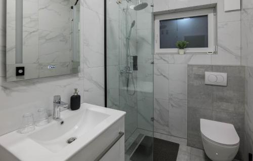 Vannas istaba, Amazing Home In Banfi in Robadje
