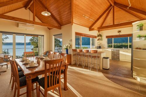 The Lion House - Rotoiti Lakefront Beach & Jetty in Rotoma