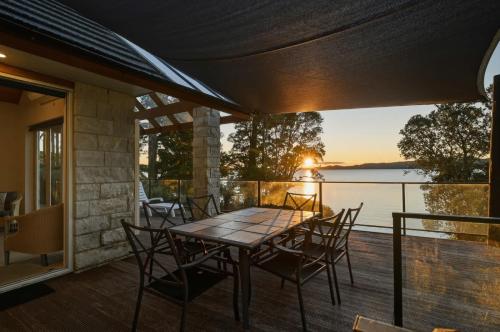 The Lion House - Rotoiti Lakefront Beach & Jetty in Rotoma