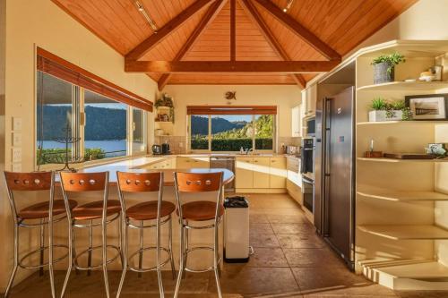 The Lion House - Rotoiti Lakefront Beach & Jetty in Rotoma