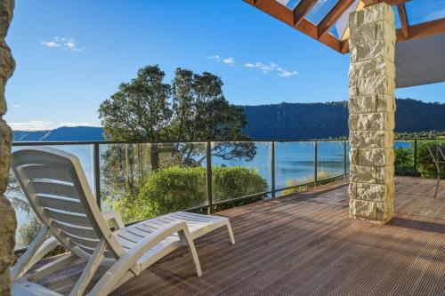The Lion House - Rotoiti Lakefront Beach & Jetty in Rotoma