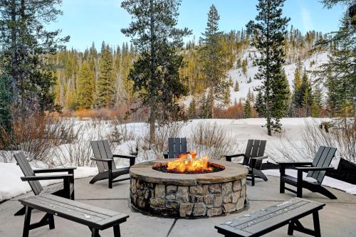 New Luxury Condo 1209 With Hot Tub, AC & Great Views - 500 Dollars Of FREE Activities & Equipment Rentals Daily in Winter Park, USA