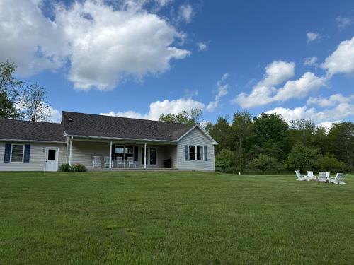 Hocking Hills Cabin 2 Bed - 2 Bath Hot Tub in New Plymouth (OH)
