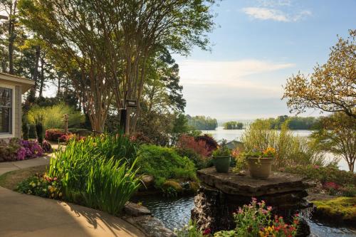 Lookout Point Lakeside Inn - 전망