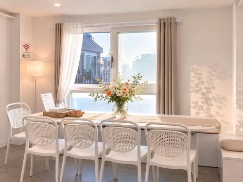 HongDae 4min walk #3BD 2BA #Baby crib #8 Queen beds #private terrace