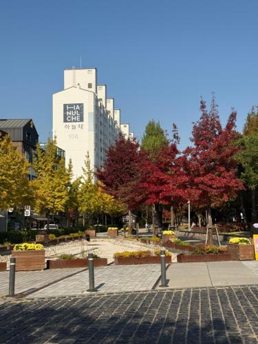 HongDae 4min walk #3BD 2BA #Baby crib #8 Queen beds #private terrace