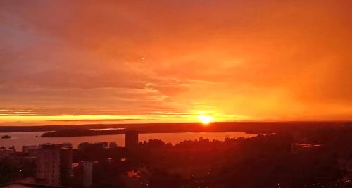 Kilátás, Mini penthouse with Lake View and Great Sunset in Järfälla