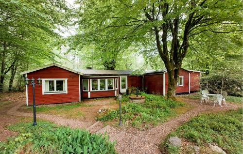 . 2 Bedroom Cozy Home In Sösdala