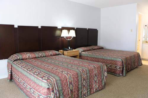 2 queen beds