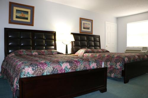 2 queen beds