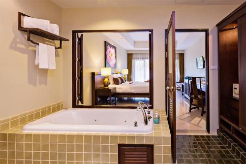 room detail thumbnail 2