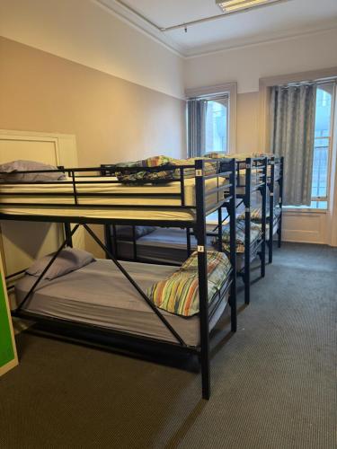 The Backpackers Imperial Hotel - Hostel Room Type - Bed in 14-Bed Mixed Dormitory Room