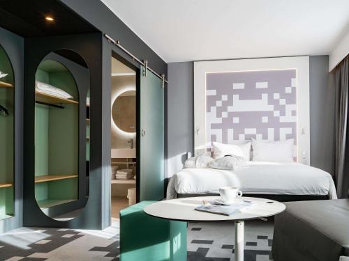 room detail thumbnail 1
