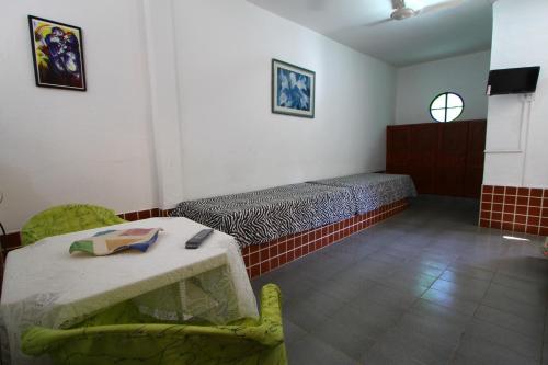 1 double bed, 2 twin beds