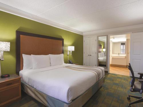 La Quinta Inn by Wyndham San Diego Chula Vista - image 30