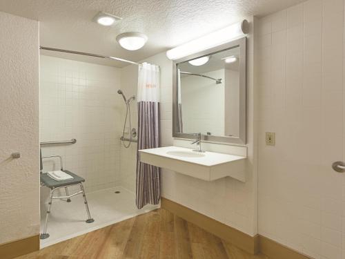La Quinta Inn by Wyndham San Diego Chula Vista - image 43
