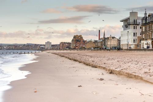 Beach, Another Room in Portobello