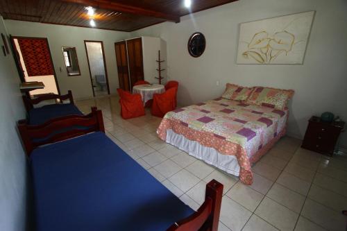 1 double bed, 2 twin beds