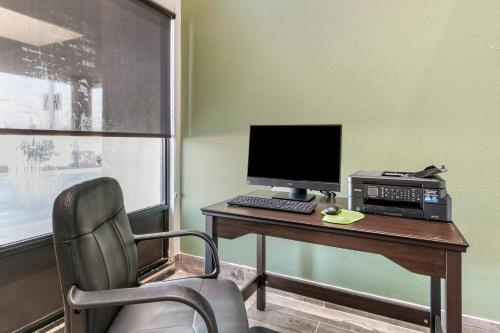 Quality Inn - image 34