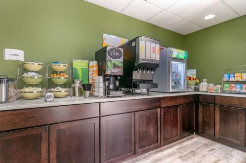 Quality Inn - image 38