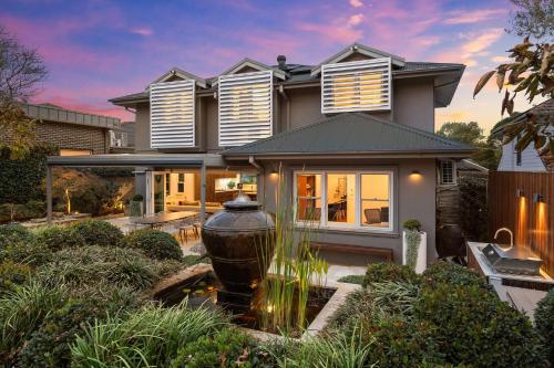 Wahroonga House in Hunters Hill