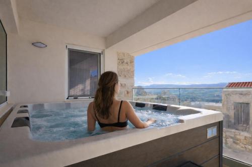 Myrtia Cave Maisonette with hot tub by Chic Greek Villas gîte à louer Várvaron