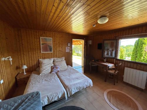 Gîtes des Petites Roches - Appartements indépendants Pravouta & Rocheplane (Gites des Petites Roches - Appartements independants Pravouta & Rocheplane) in Saint-Hilaire (Rhone-Alpes)