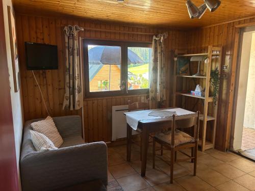 Gîtes des Petites Roches - Appartements indépendants Pravouta & Rocheplane (Gites des Petites Roches - Appartements independants Pravouta & Rocheplane) in Saint-Hilaire (Rhone-Alpes)