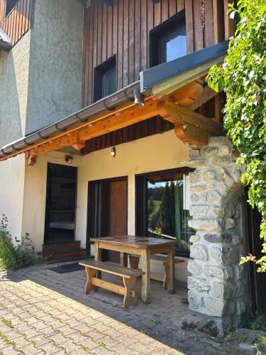 Gîtes des Petites Roches - Appartements indépendants Pravouta & Rocheplane (Gites des Petites Roches - Appartements independants Pravouta & Rocheplane) in Saint-Hilaire (Rhone-Alpes)
