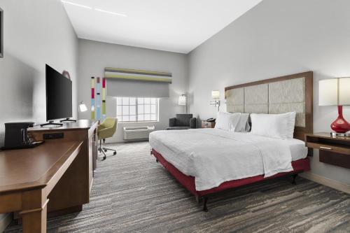 Hampton Inn Salem - image 44