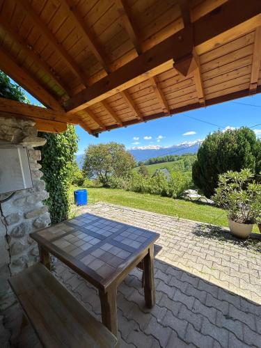 Gîtes des Petites Roches - Appartements indépendants Pravouta & Rocheplane (Gites des Petites Roches - Appartements independants Pravouta & Rocheplane) in Saint-Hilaire (Rhone-Alpes)