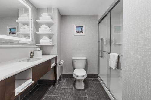 Hampton Inn Salem - image 27