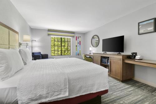 Hampton Inn Salem - image 17