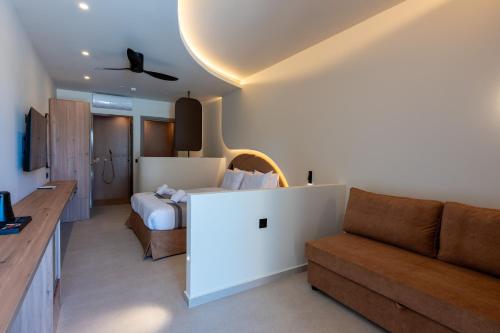 1 queen bed, 1 sofa bed