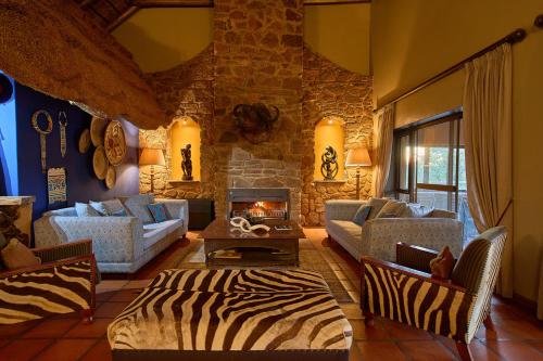 Koplietošanas atpūtas telpa ar TV, Sable Ranch Thaba Khaya Lodge in Beestekraal