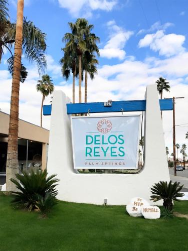 Entrance, Delos Reyes Palm Springs in Palm Springs (CA)