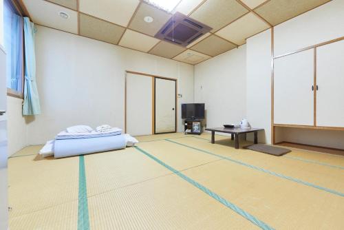 Japanese-Style Room (6 Adults)