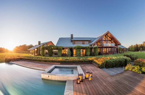 Ieeja, Spicers Peak Lodge in Skenik Rima