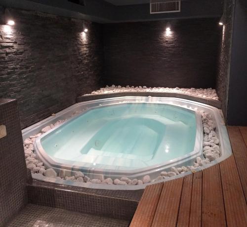 Hot tub, Hotel & Spa Brise de Mer in Saint-Raphael