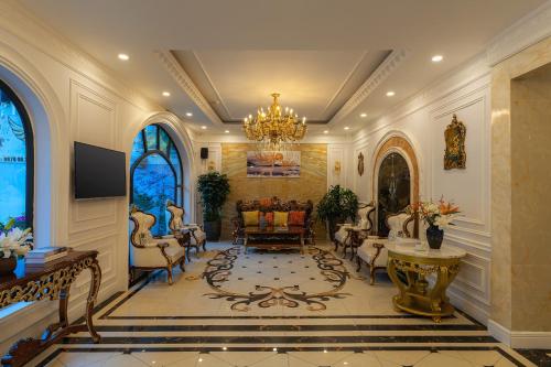 Shared lounge/TV area, Peach Valley Hotel in Dalat